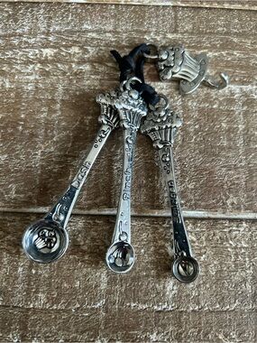 Ganz Cupcake Measuring Spoon Set - Silver Tone